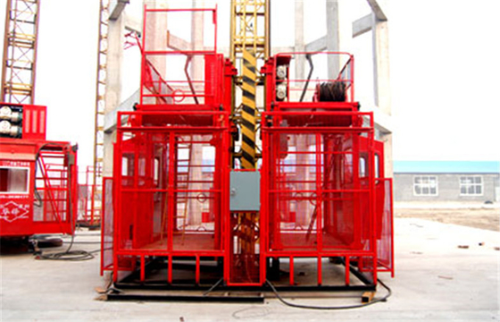 2000kg ανελκυστήρες SC200 κατασκευής χάλυβα με το ενιαίο/δίδυμο κλουβί 3*1.5*2.5m