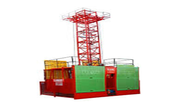 Ενιαίος και διπλός ανελκυστήρας SS100 δομικού υλικού κλουβιών με την ανύψωση της ταχύτητας 23.5 μ/λ.